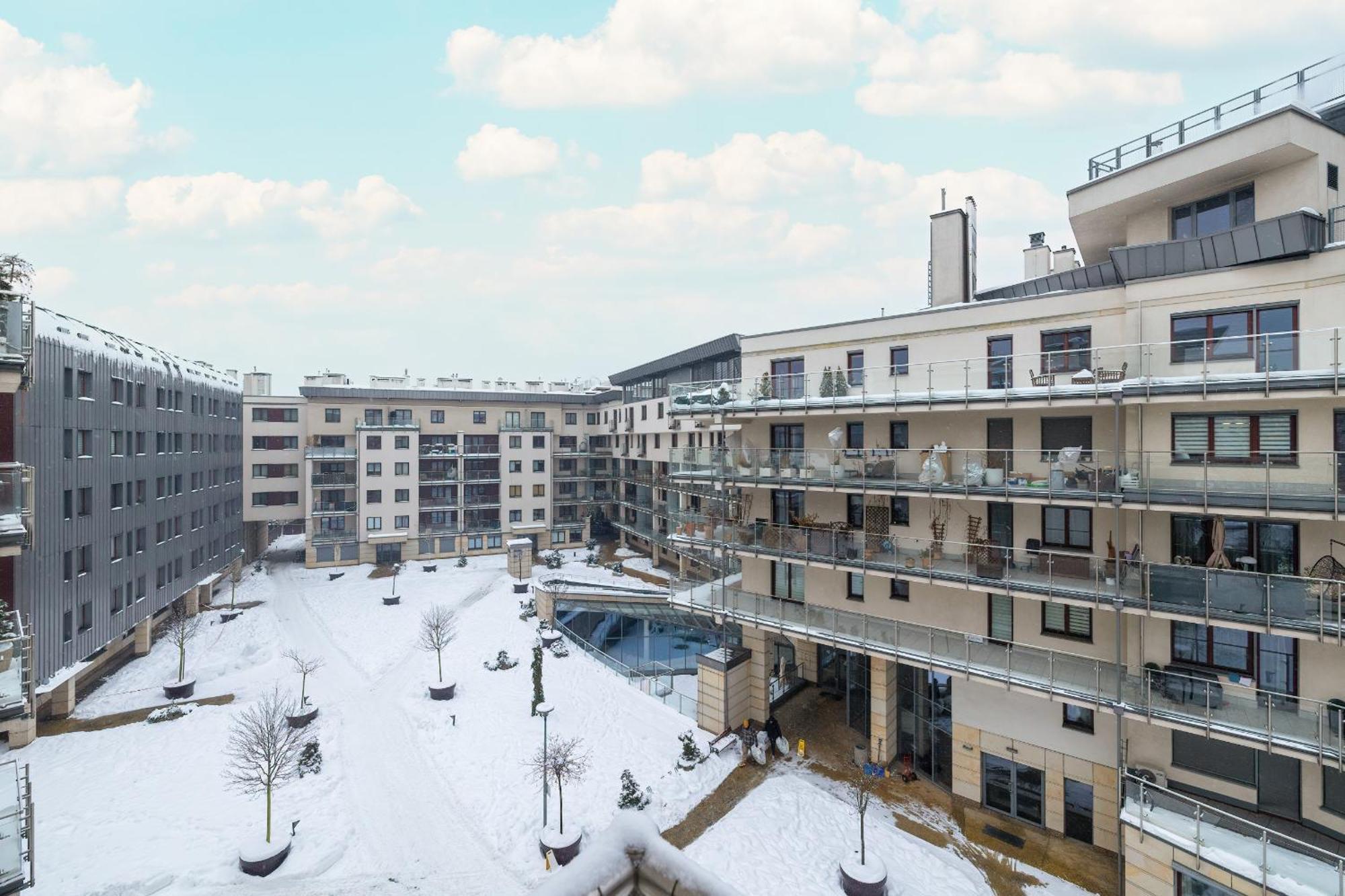 Apartment Bulwary Wislane Ludwinowska Przy Forum By Renters